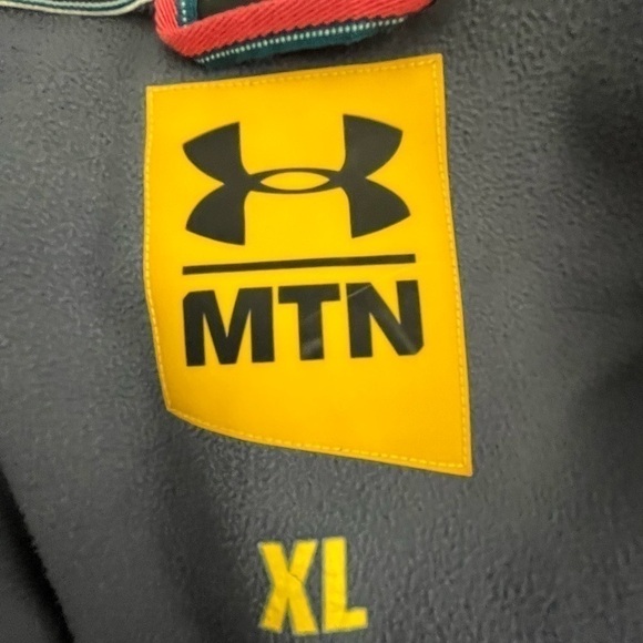 Under Armor MTN Jacket Size XL. EUC. - Picture 6 of 8
